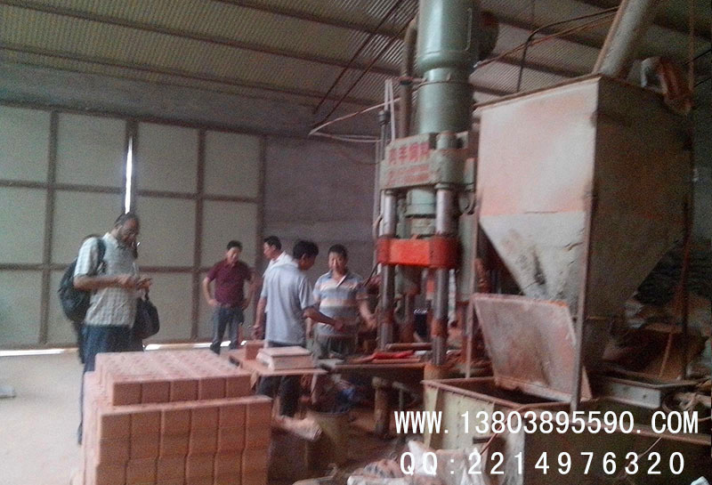 客戶杜甫機械舔鹽磚機